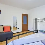 Veri By Interhome Carriola