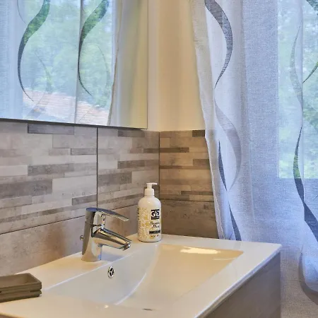 Veri By Interhome Carriola